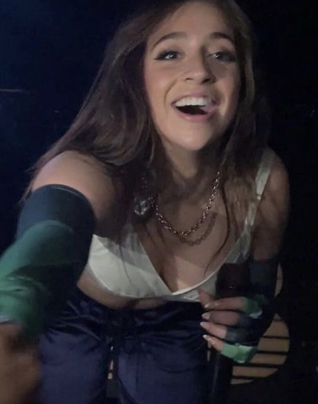 Tate McRae pornstar nudes photo