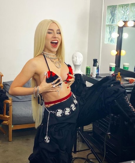 Ava Max star erotic images