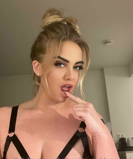 kellymilana nudes actress photo