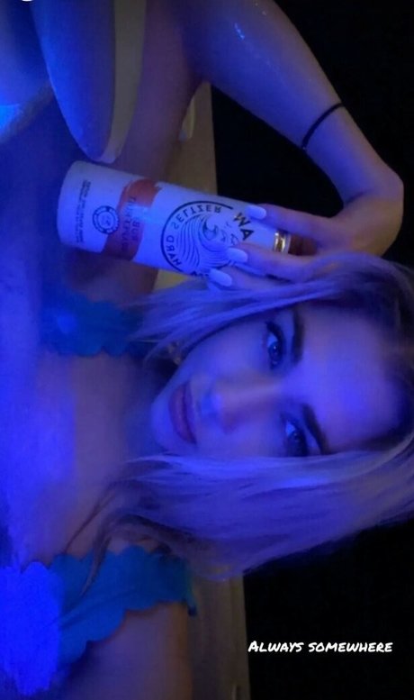 Hailsbee nude pornstar picture