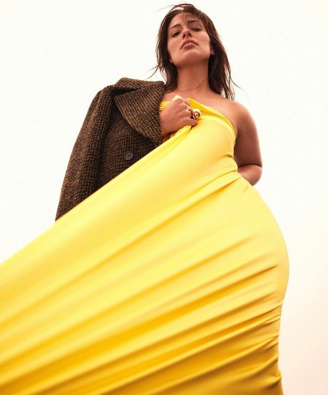 Ashley Graham star erotic pic