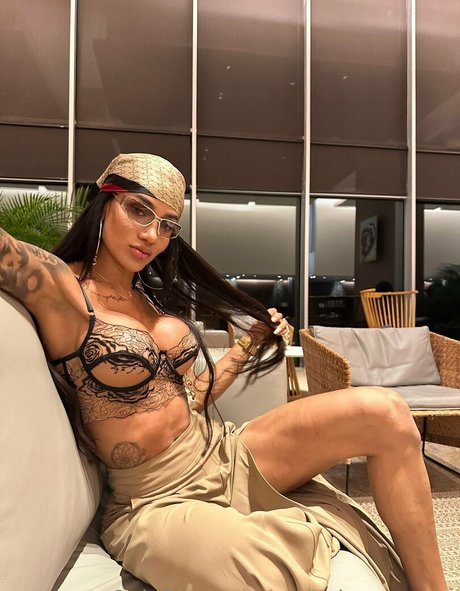 sweetlaurasaenz sexy actress images