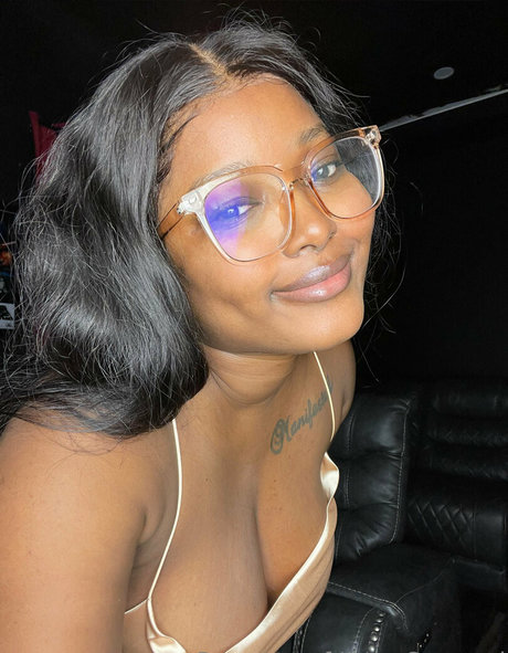 ilovecaramel hd pornstar photo