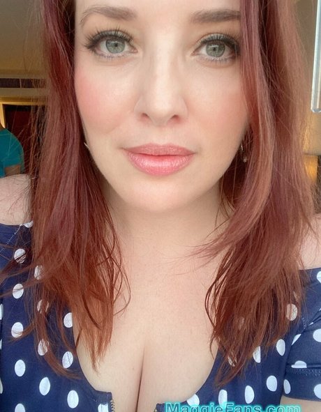 maggiegreenlive model erotic pics