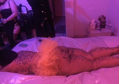 amazon leee xxx model gallery