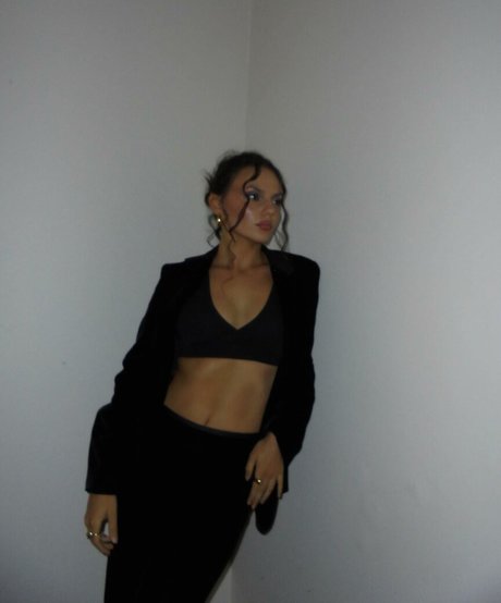 Dafne Keen porn actress photos