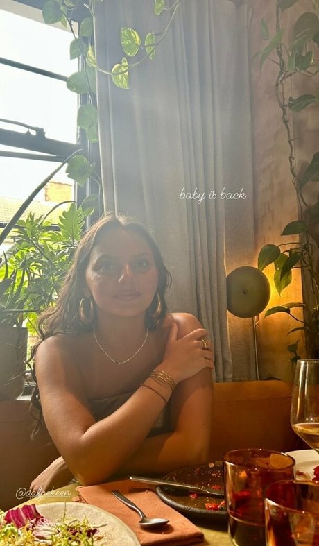 Dafne Keen erotic star pics