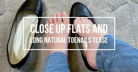 kiaraskyefree nudes model img