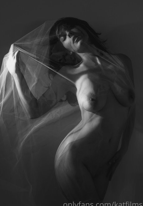 Kat Cabaret nudes star img