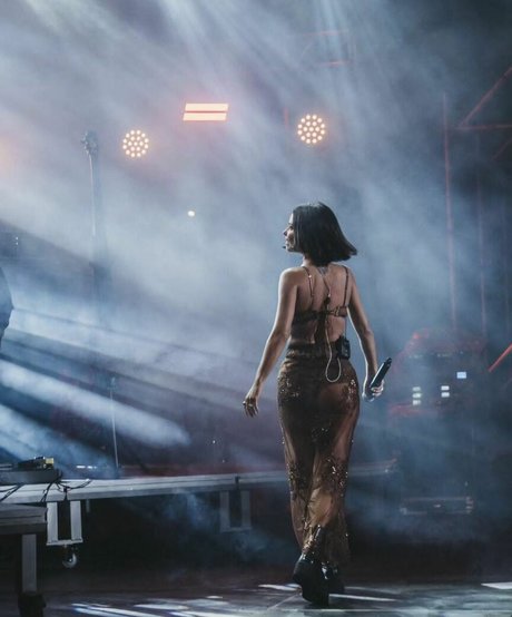 Apostoleanu nude model image