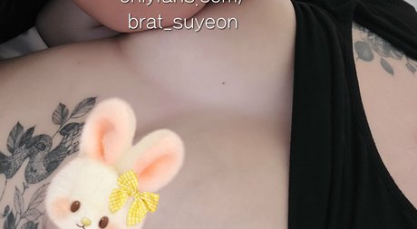 BratSuyeon pornstar sex photo