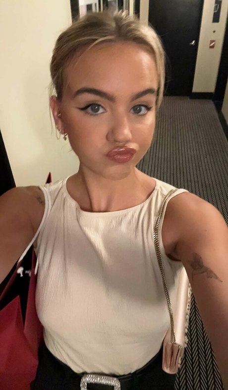 Emma Brooks model erotic archive