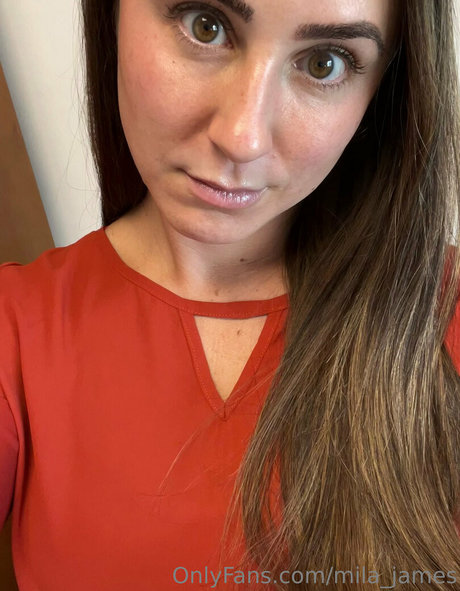 mila james pretty model picture