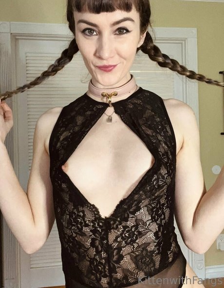 kittenwithfangsfree high quality pornstar image