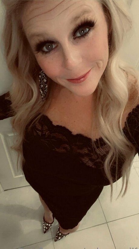 aclassymilf free pornstar photo