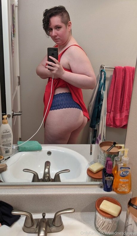 wednesdayeve star pornographic photo