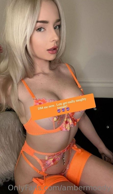 Ambermooody pornstar art pic