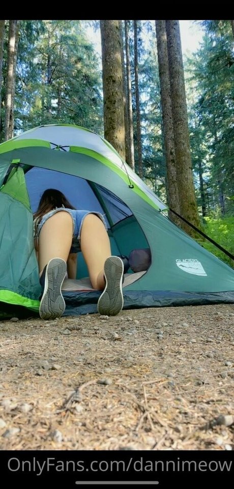 Danni Meow model naked images