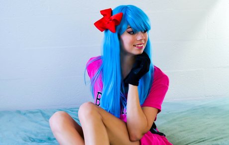 Uncanny Megan art model pic