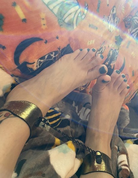 Uncanny Megan nude model photo