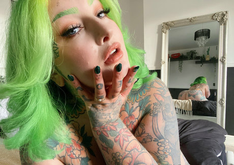 GaldaLou free model photo