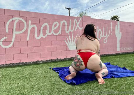 naughtynyxiefree model art pic