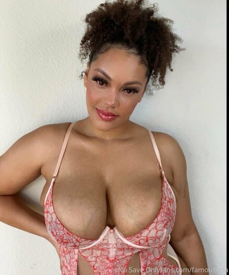 famousaria xxx pornstar archive