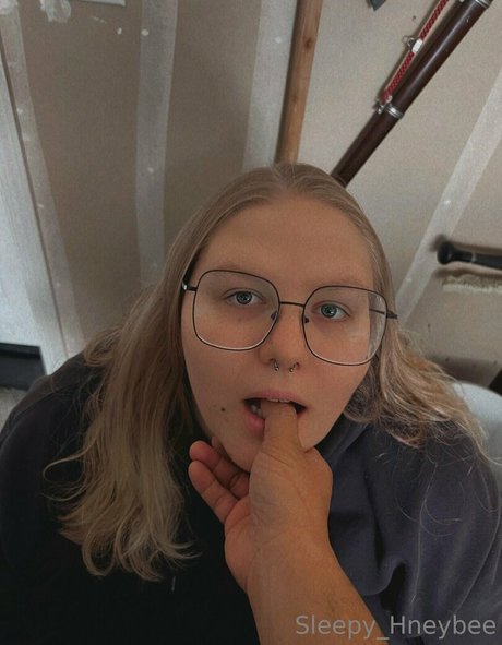 sleepy hneybee sexy actress image