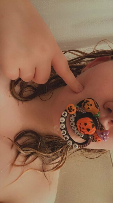 sleepy hneybee sexy model photo