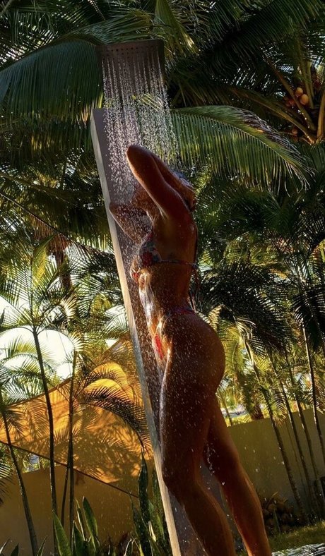 Adria Arjona nude pornstar images