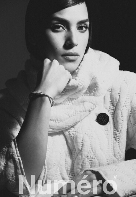 Adria Arjona top model photo