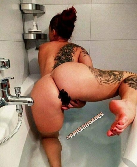 miabootyfree naked model gallery