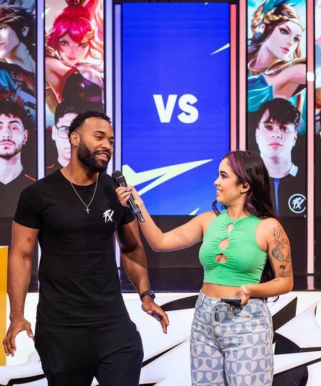 Bruna Balbino model high quality images