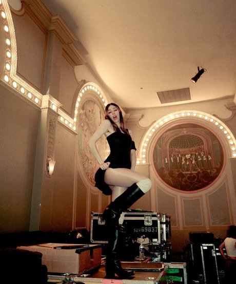 Caroline Polachek porn actress gallery