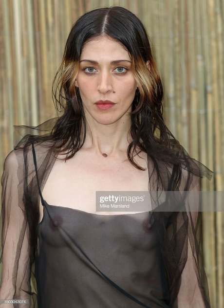 Caroline Polachek naked actress photo