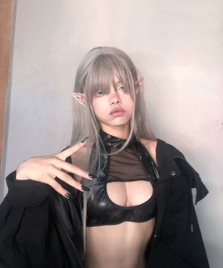 Vamp car nude actress picture