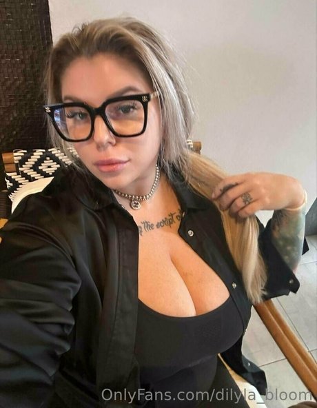 Dilyla Bloom sexy star picture