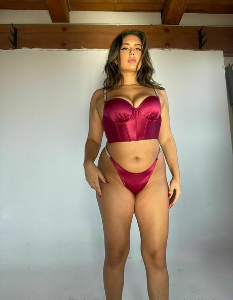 aliciashottakes model image