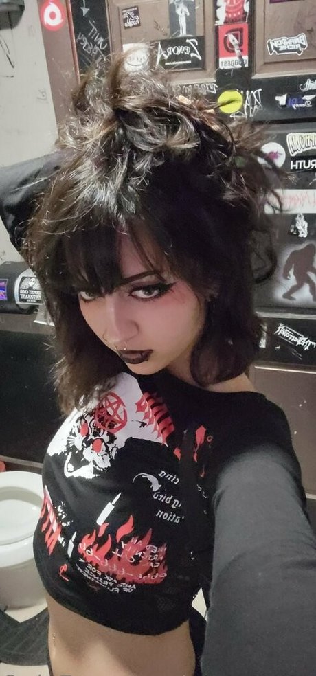 Emostonergorl exclusive model archive