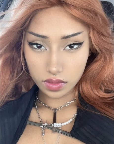 Lilecchigirl naked star img