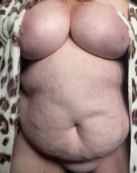 Kait Freckles beautiful model pic