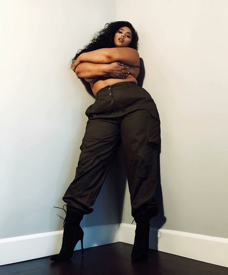 Audrey Littie model art img