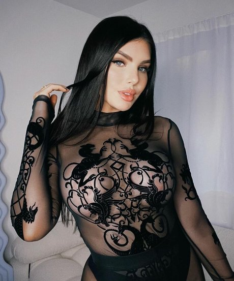 Nicole Thorne exclusive star pic