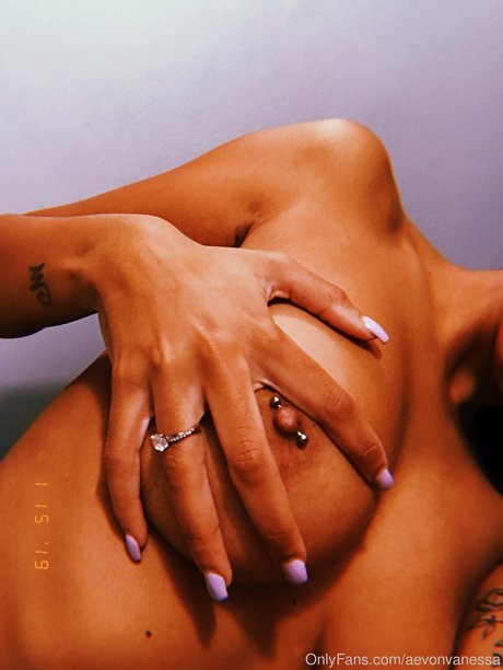 AevonVan best model picture