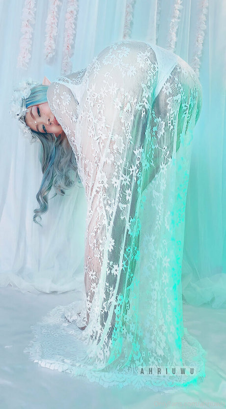 Ahriuwu model naked pics