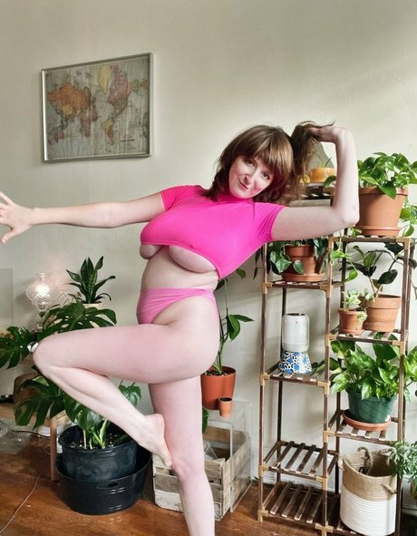 Dadeleine exclusive actress gallery