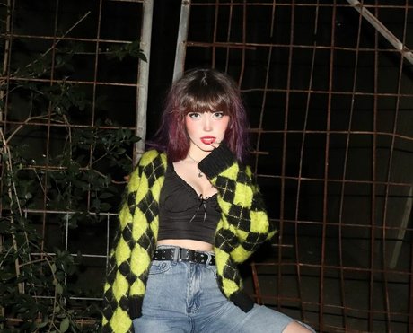 Mia Rodriguez model perfect image