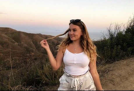ASMR Darling star perfect pics