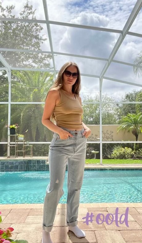 ASMR Darling actress pictures