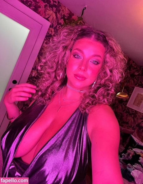 Alex Gervasi model nude pics